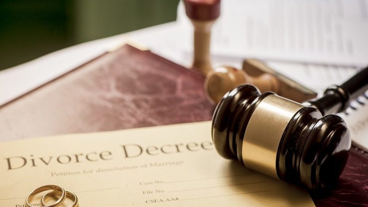 alt="Comment faire traduire un jugement de divorce américain : traduction assermentée pour reconnaissance et démarches administratives en France"