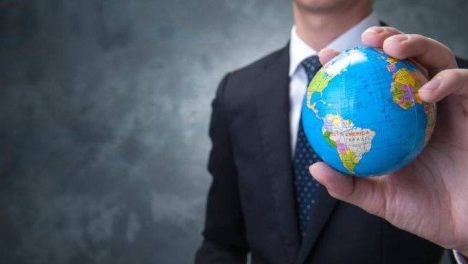 alt="Retraite à l'étranger : quels documents traduire pour l'expatriation, la pension de retraite et les démarches administratives internationales"