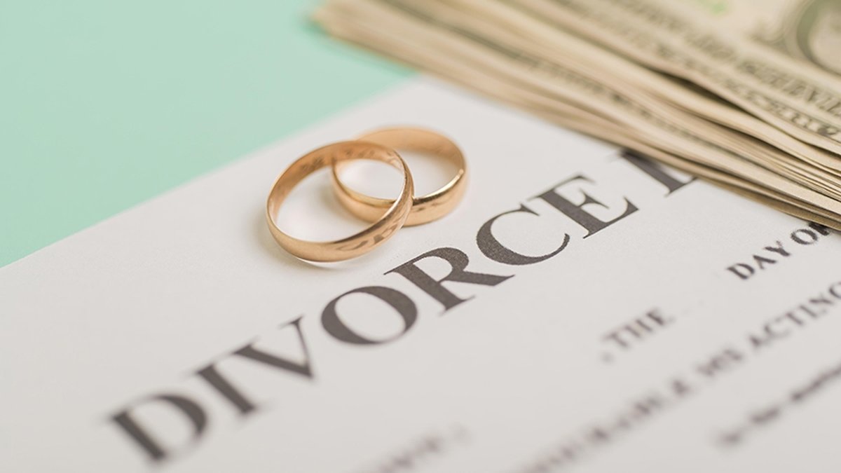 alt="Comment faire traduire un jugement de divorce : traduction assermentée pour démarches administratives, juridiques et internationales"