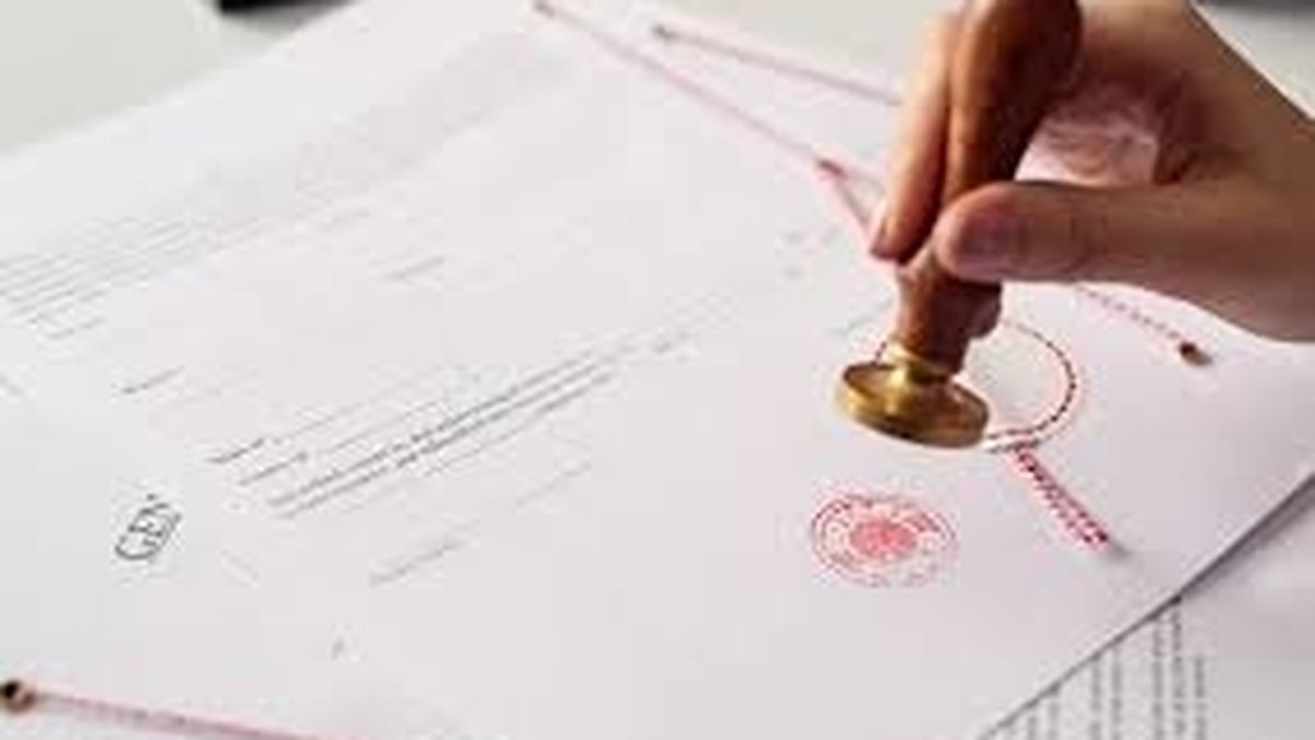 alt="Comment trouver un traducteur assermenté en anglais pour la traduction officielle de documents administratifs et juridiques"