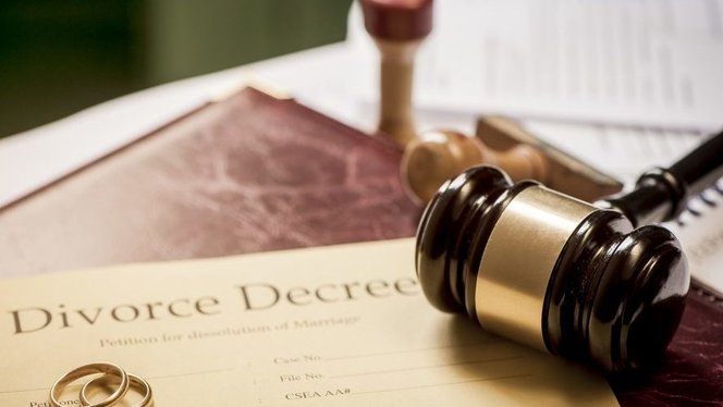 alt="Comment faire traduire un jugement de divorce américain : traduction assermentée pour reconnaissance et démarches administratives en France"